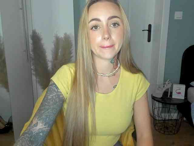 SEXYcoralie webcam