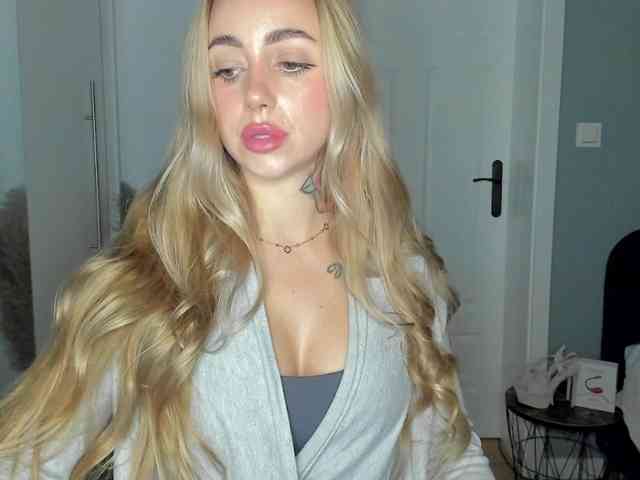 SEXYcoralie webcam