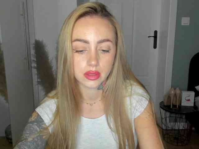 SEXYcoralie webcam