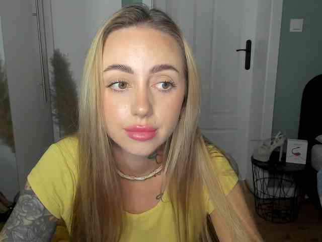 SEXYcoralie webcam