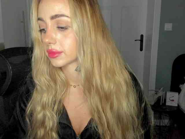 SEXYcoralie webcam