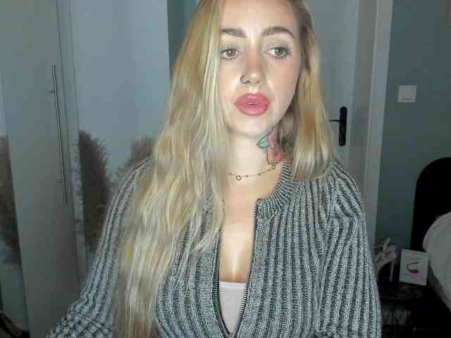 Model: SEXYcoralie