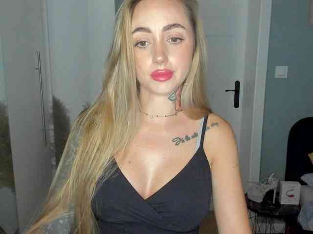 SEXYcoralie webcam