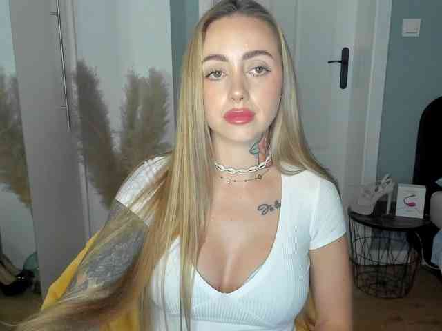 SEXYcoralie webcam
