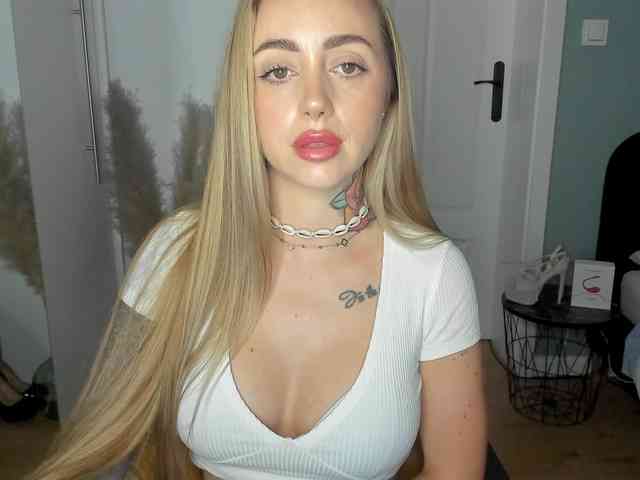 SEXYcoralie webcam