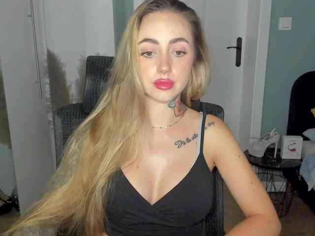 Model: SEXYcoralie