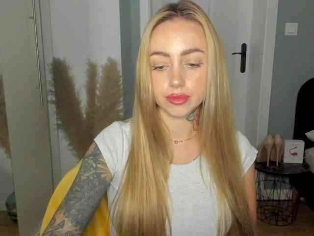 SEXYcoralie webcam