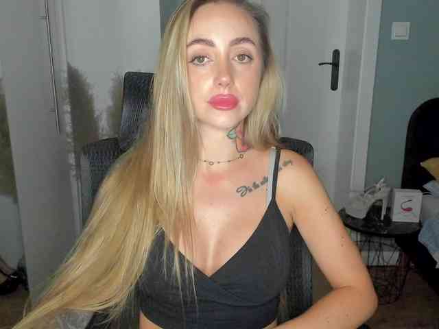 SEXYcoralie webcam
