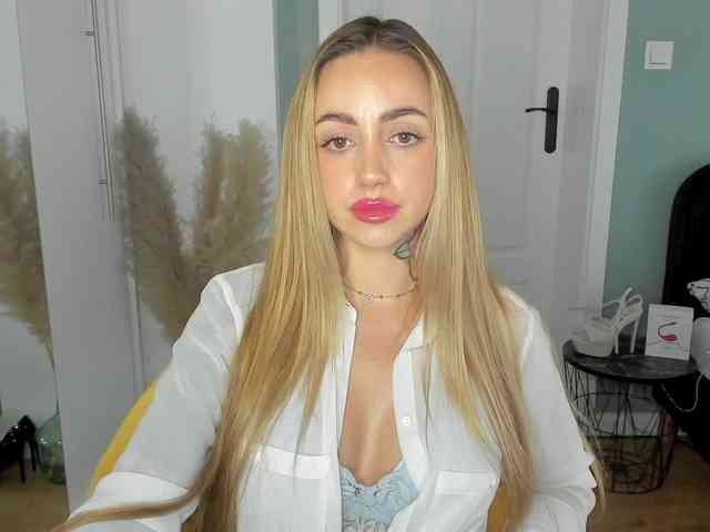 SEXYcoralie webcam