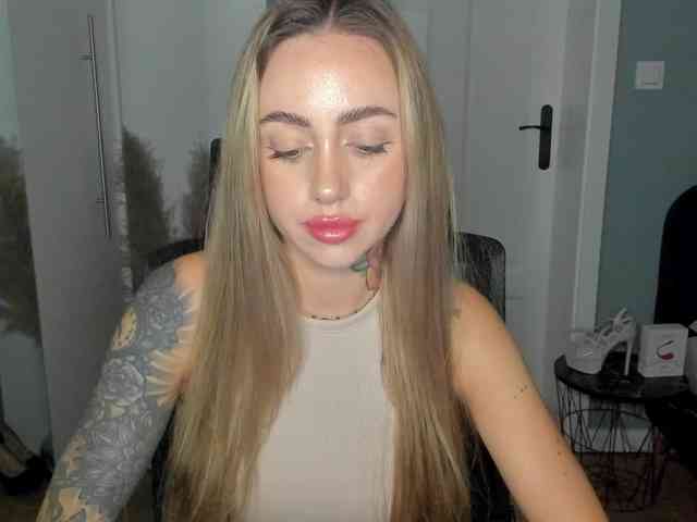 SEXYcoralie webcam