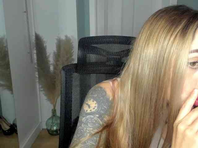 SEXYcoralie webcam