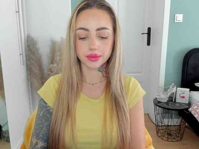 SEXYcoralie webcam