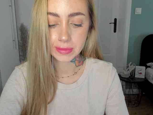 SEXYcoralie webcam
