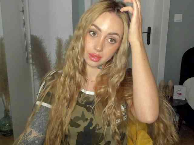 SEXYcoralie webcam