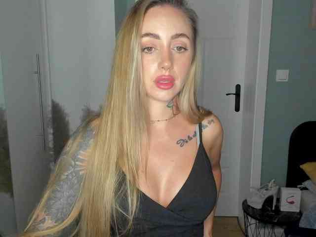 SEXYcoralie webcam