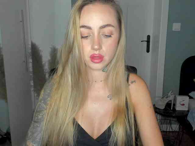 SEXYcoralie webcam