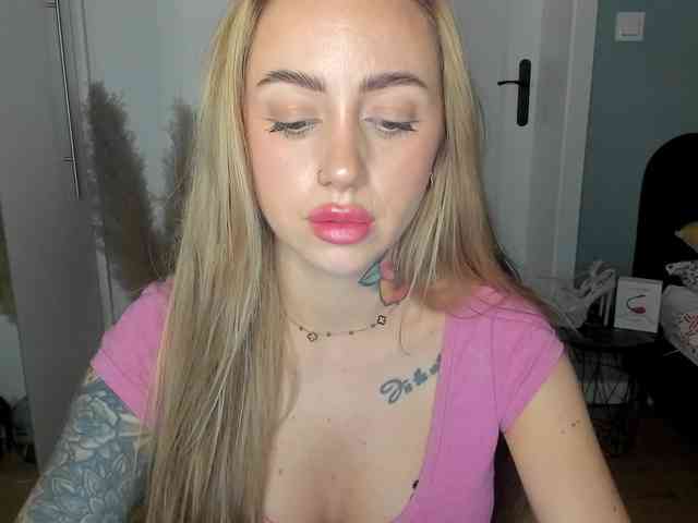 SEXYcoralie webcam