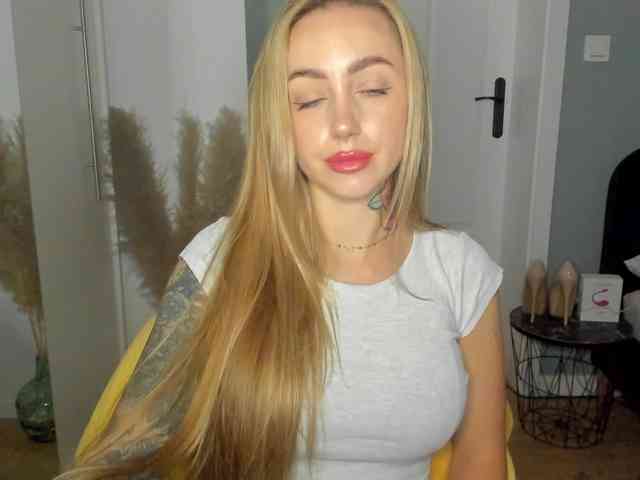 SEXYcoralie webcam