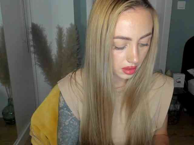 SEXYcoralie webcam