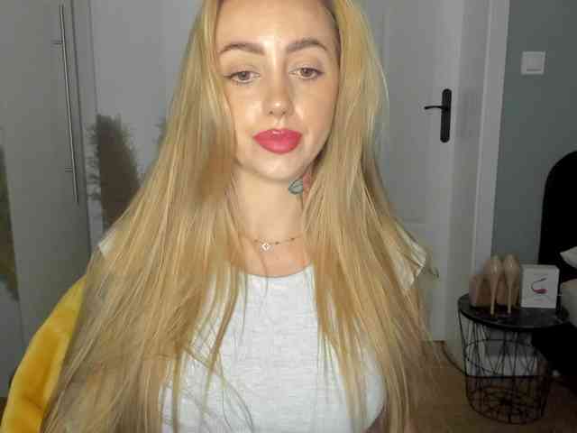 SEXYcoralie webcam