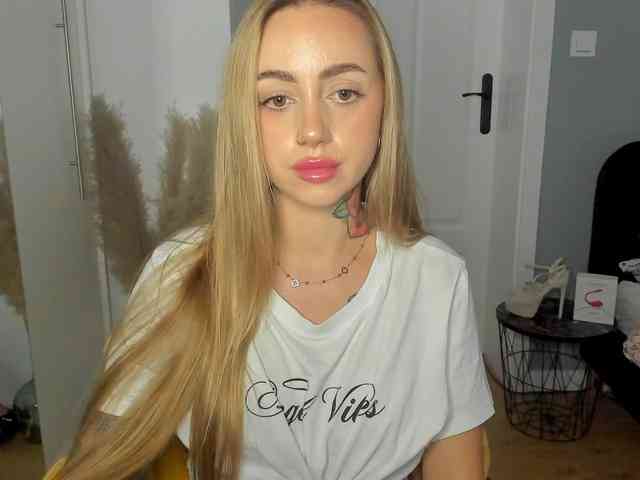 SEXYcoralie webcam
