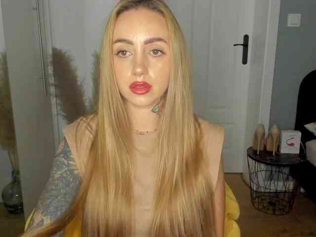 SEXYcoralie webcam