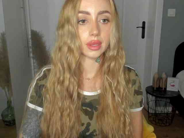 SEXYcoralie webcam