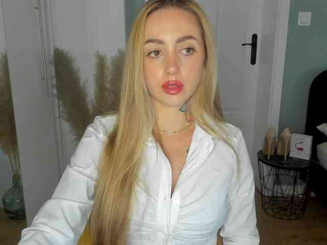 SEXYcoralie webcam