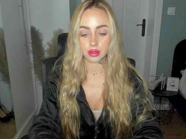 SEXYcoralie webcam