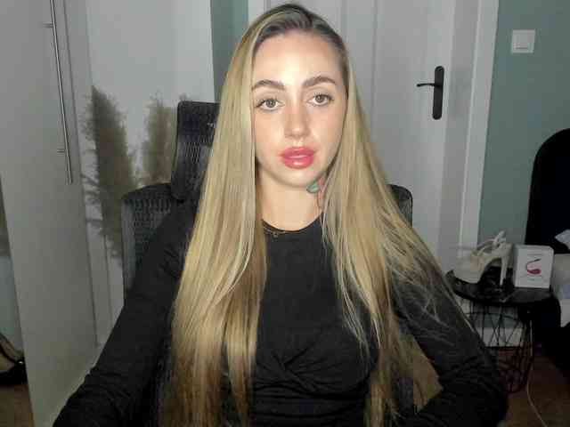 SEXYcoralie webcam