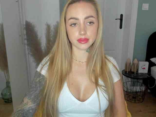 Model: SEXYcoralie