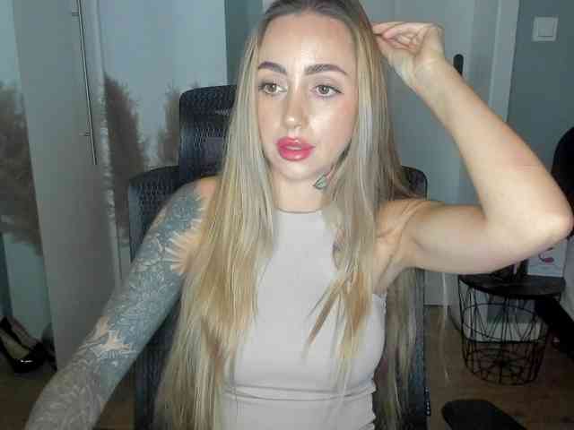 SEXYcoralie webcam