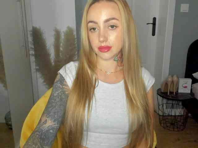 SEXYcoralie webcam