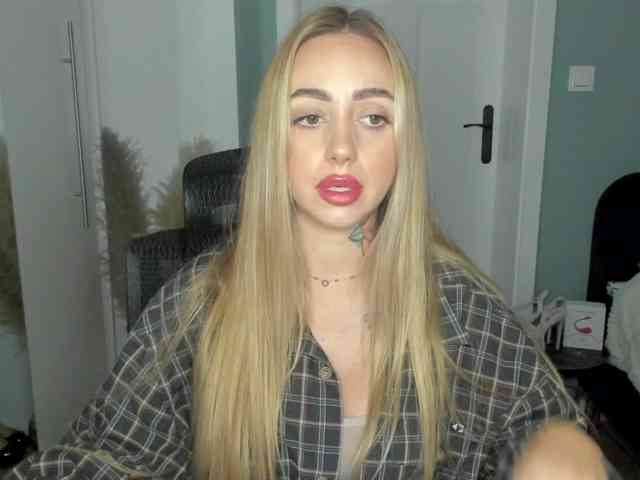 Model: SEXYcoralie