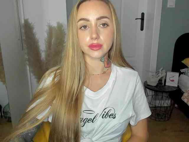 SEXYcoralie webcam