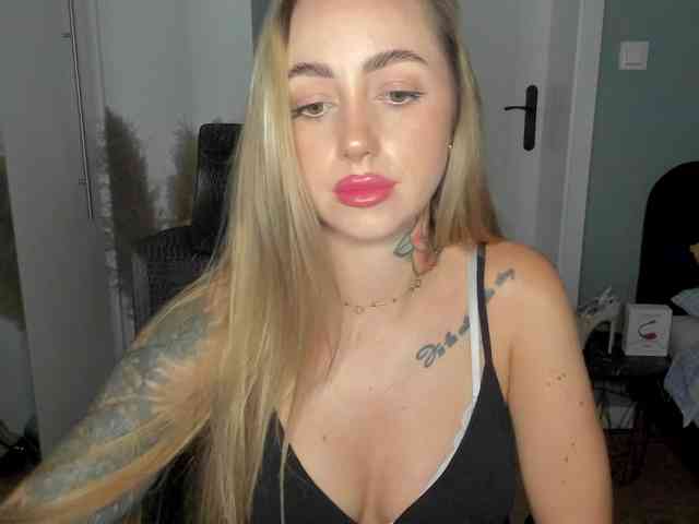SEXYcoralie webcam