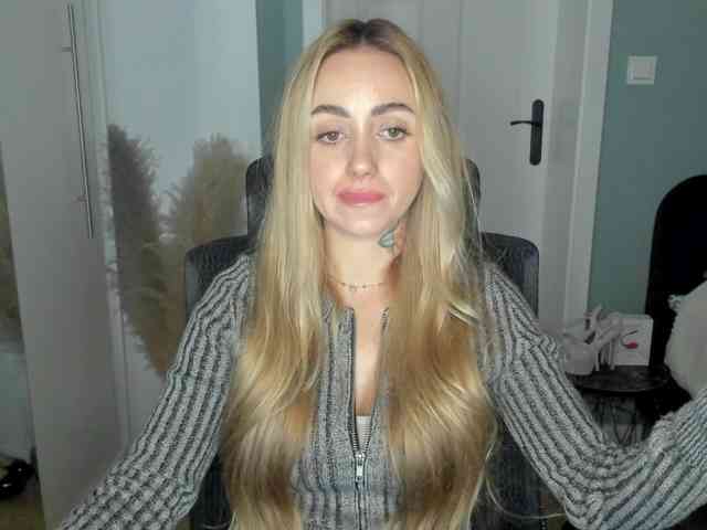 Model: SEXYcoralie