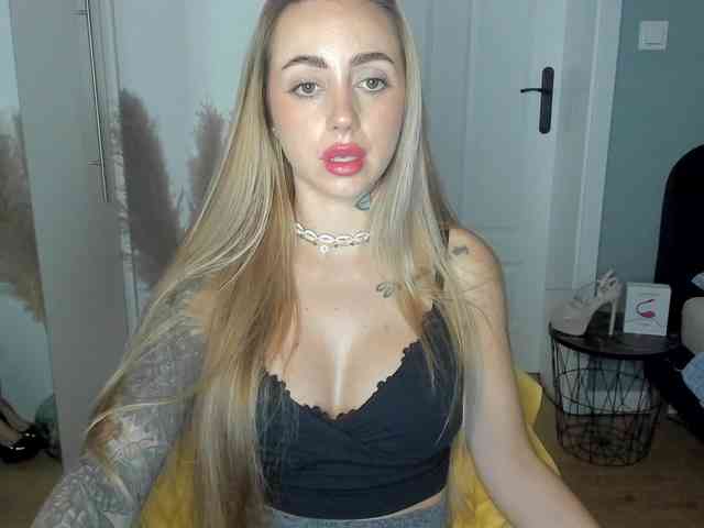 SEXYcoralie webcam