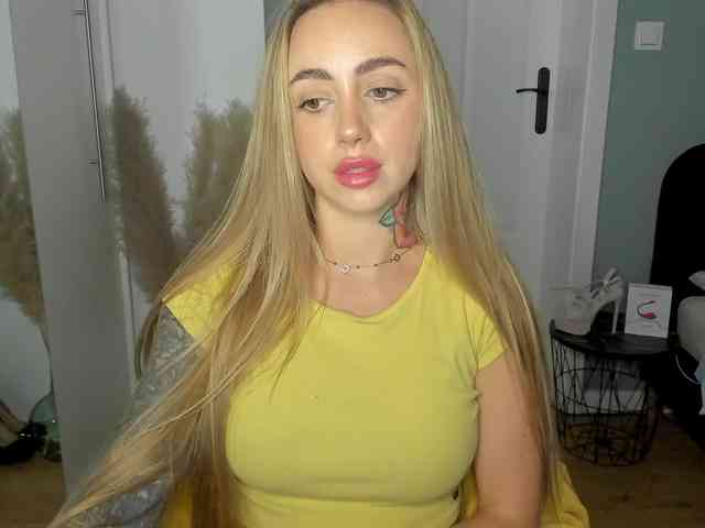 Model: SEXYcoralie
