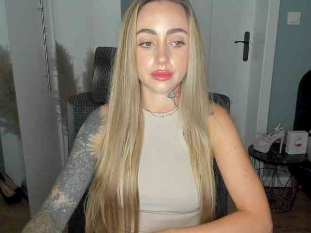 SEXYcoralie webcam