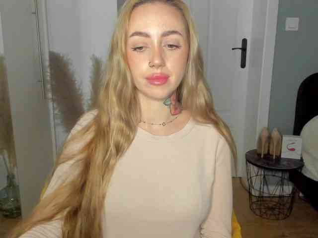 SEXYcoralie webcam