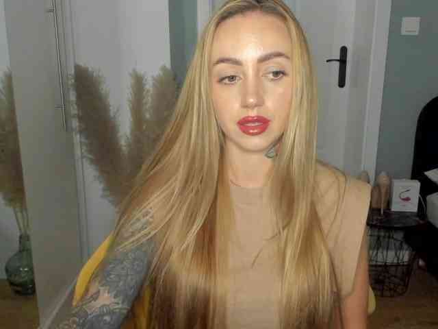 SEXYcoralie webcam