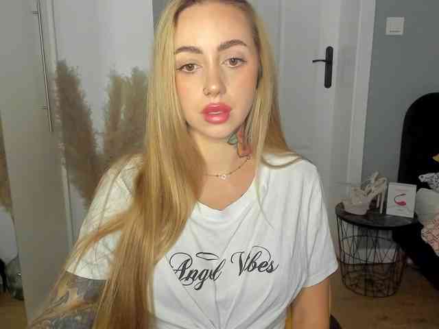 SEXYcoralie webcam