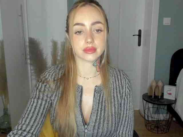 Model: SEXYcoralie