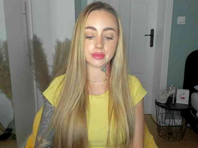 SEXYcoralie webcam