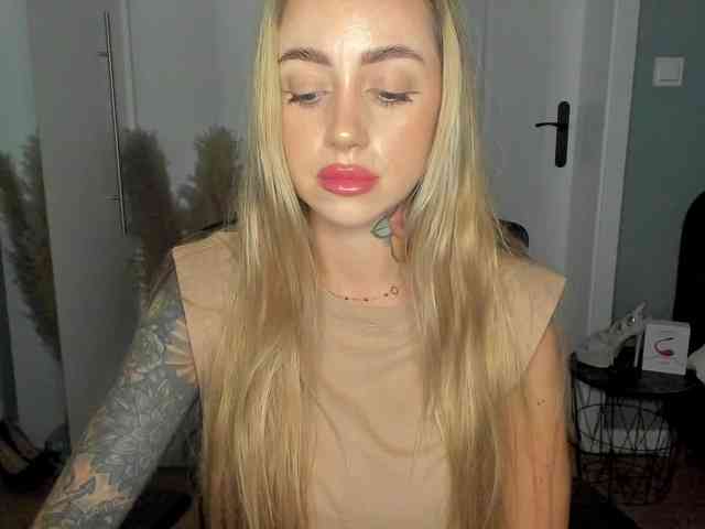 SEXYcoralie webcam
