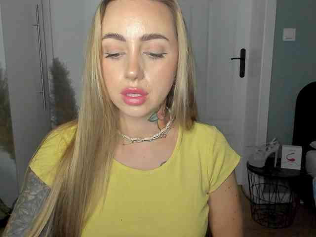 SEXYcoralie webcam