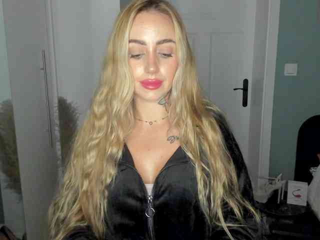 SEXYcoralie webcam