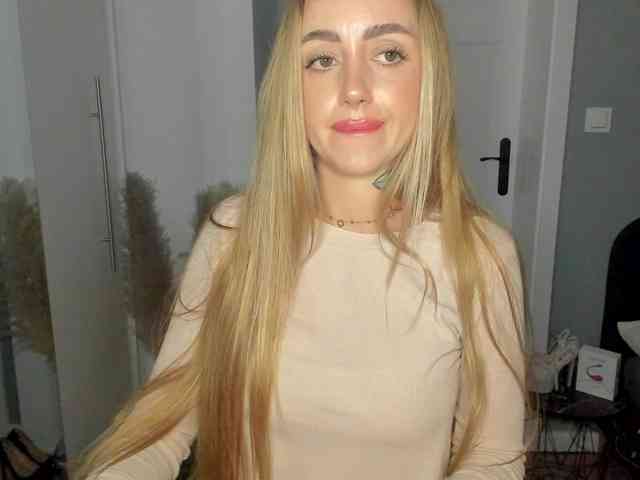 Model: SEXYcoralie