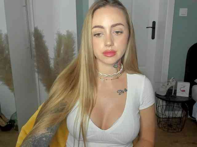 SEXYcoralie webcam
